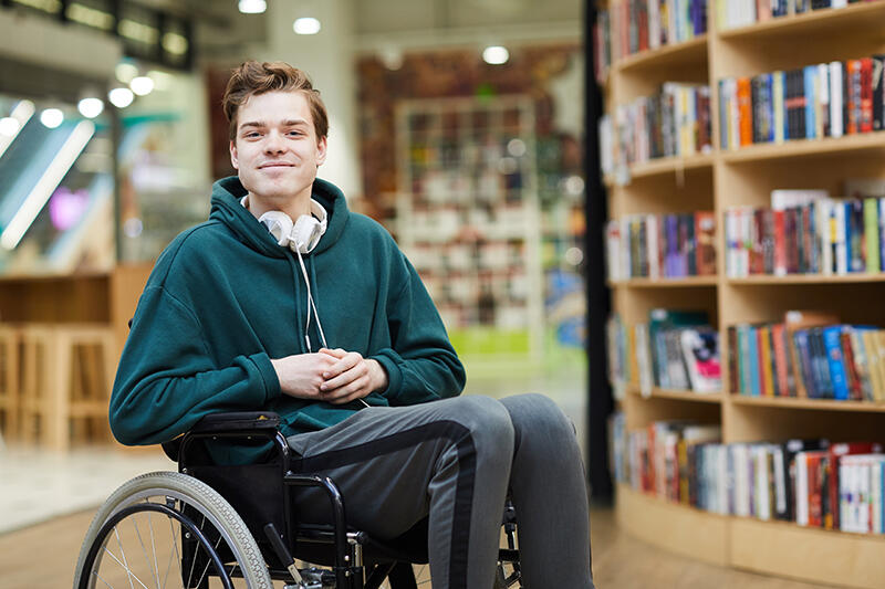 Student in wheelchair at library