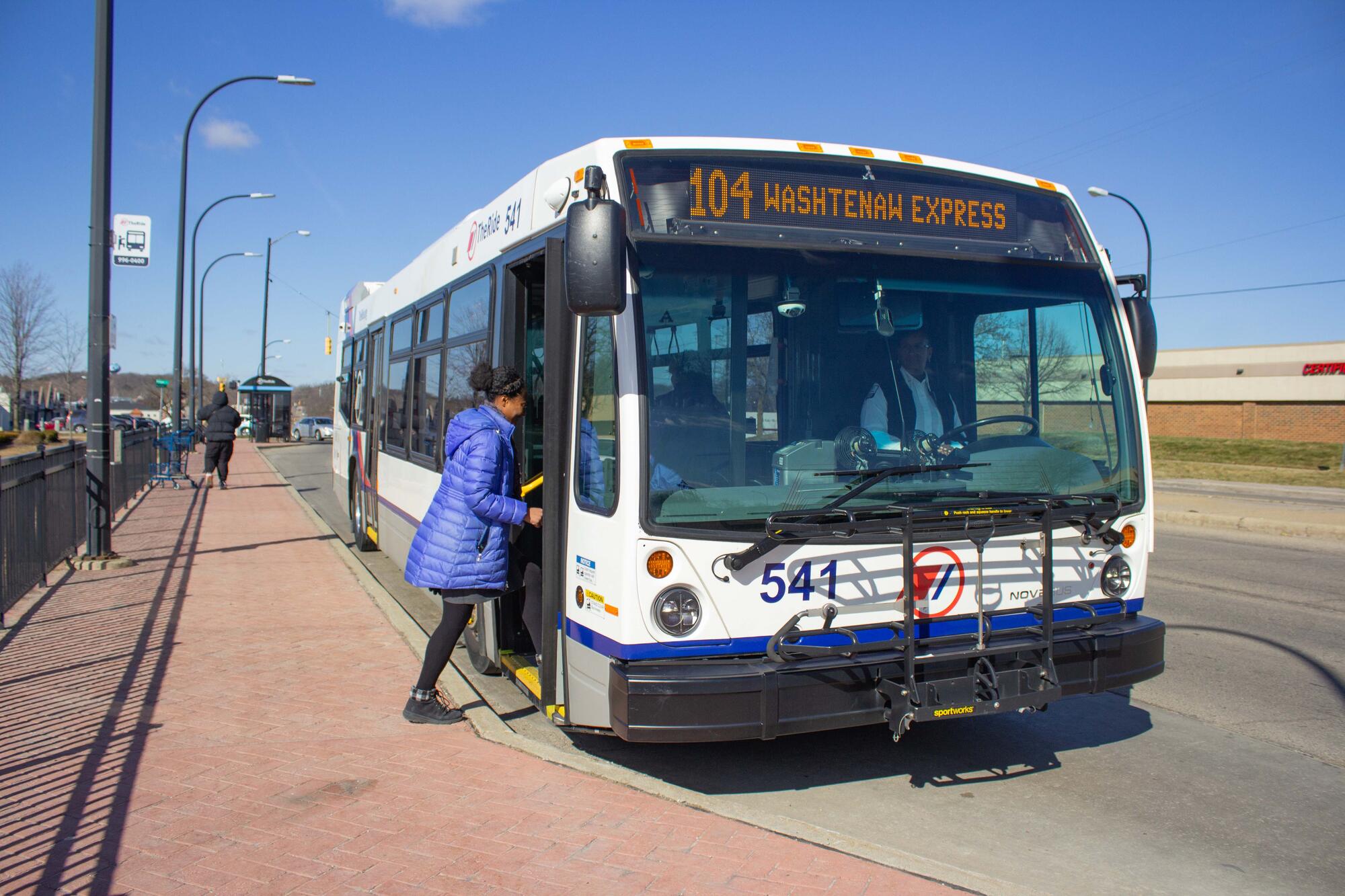 Photo of Washtenaw Express Bus